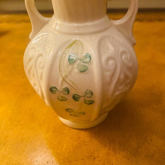 Belleek Ireland Shamrock Celtic Vase with Harp Shaped Twin Handles 1980s - Picture 2 of 6